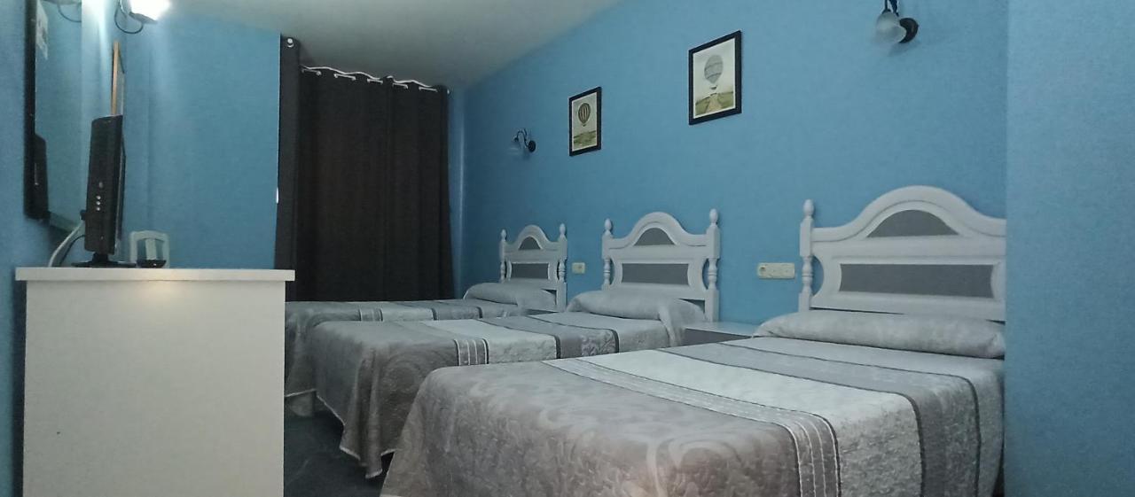 Hostal San Antonio Iscar Екстериор снимка