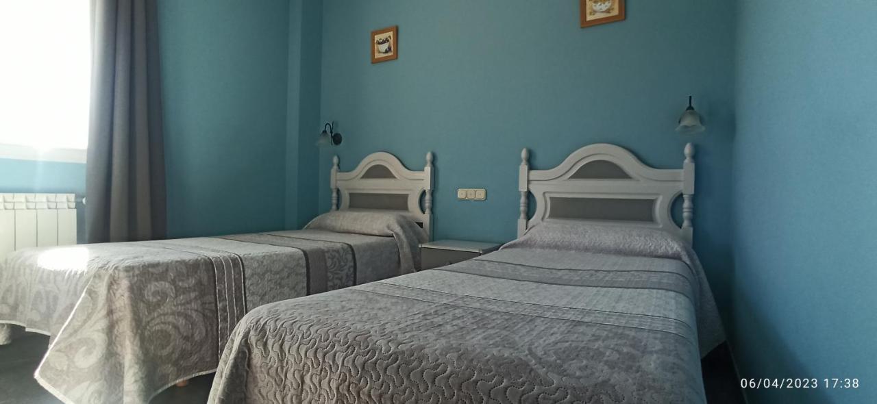 Hostal San Antonio Iscar Екстериор снимка
